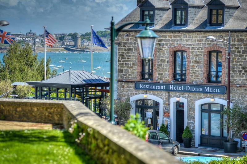 Restaurant Hotel Didier Meril Дінар Екстер'єр фото