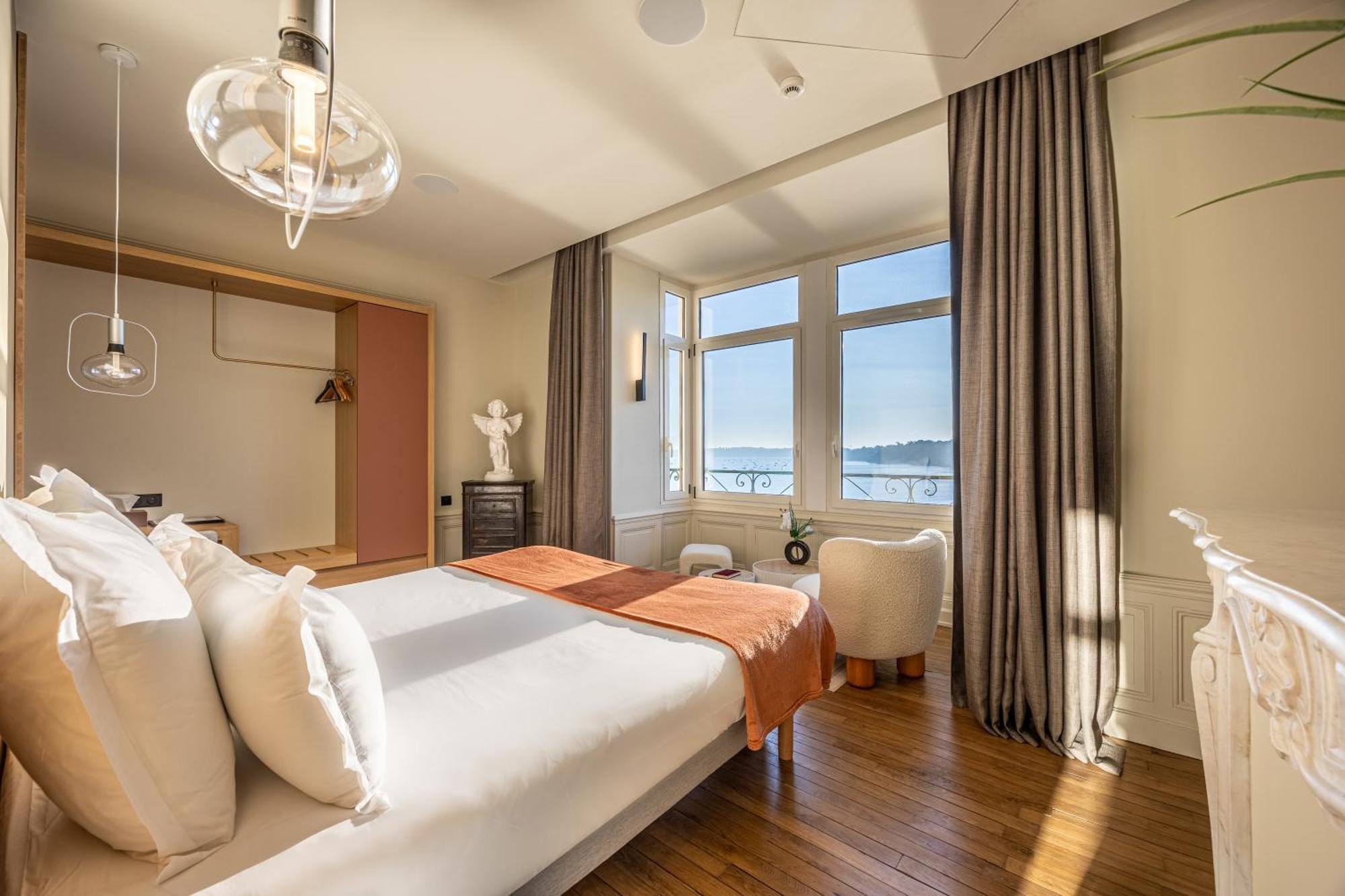 Restaurant Hotel Didier Meril Дінар Екстер'єр фото