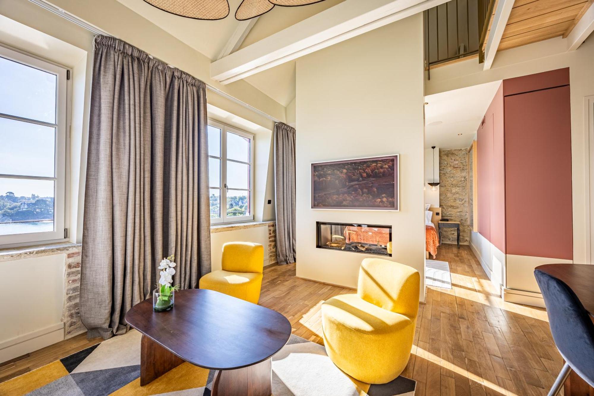 Restaurant Hotel Didier Meril Дінар Екстер'єр фото