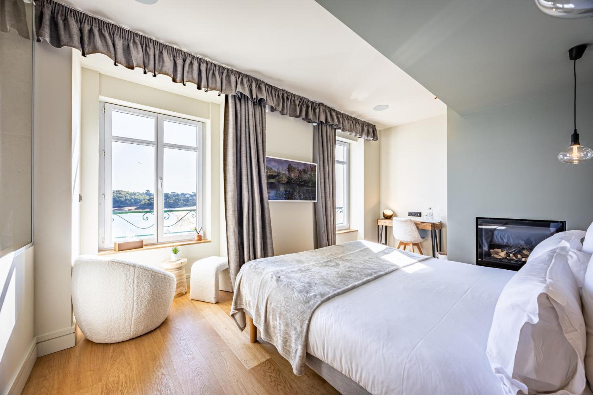 Restaurant Hotel Didier Meril Дінар Екстер'єр фото