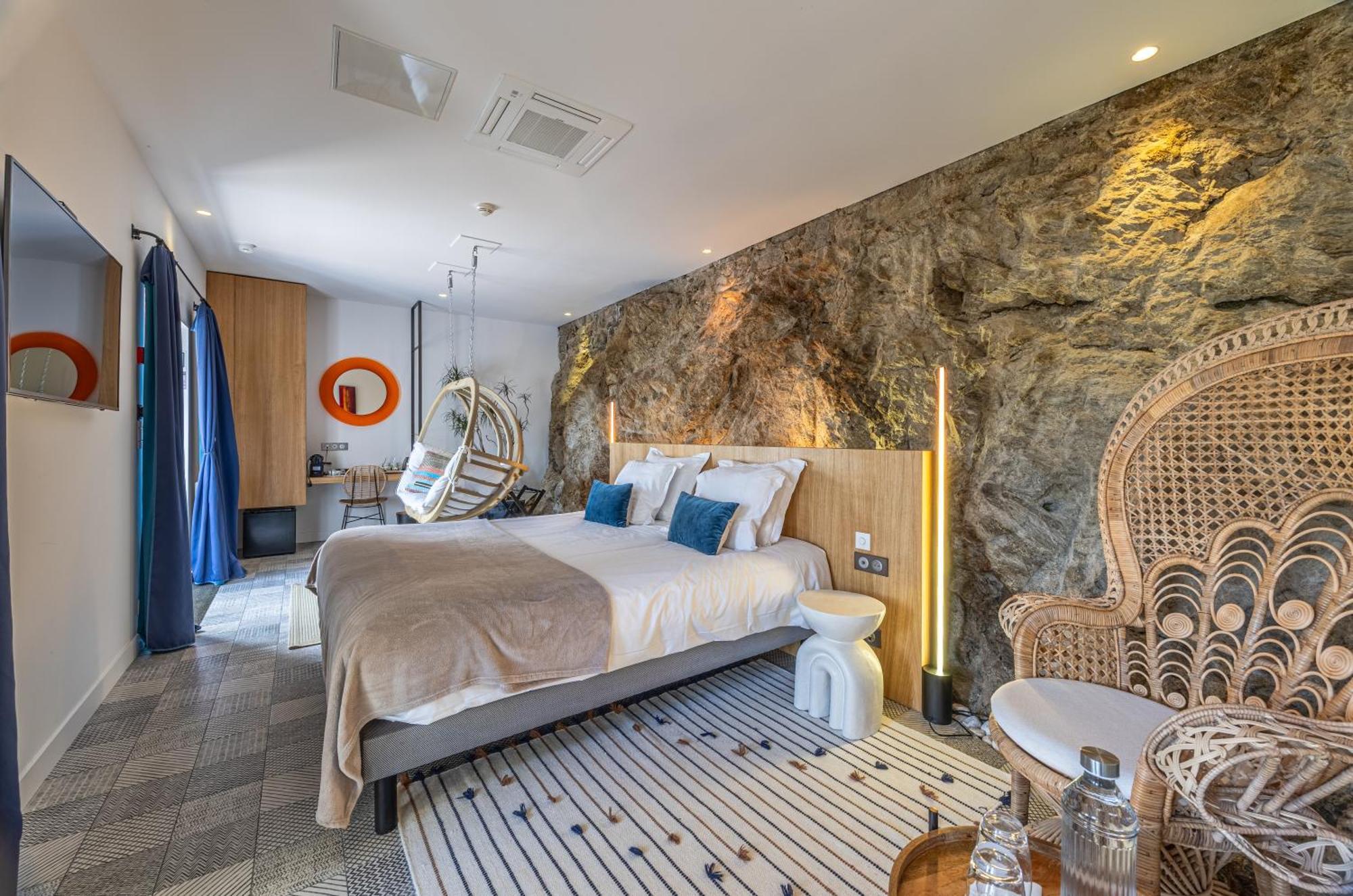 Restaurant Hotel Didier Meril Дінар Екстер'єр фото